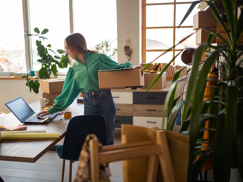 hombre trabajando en industria
